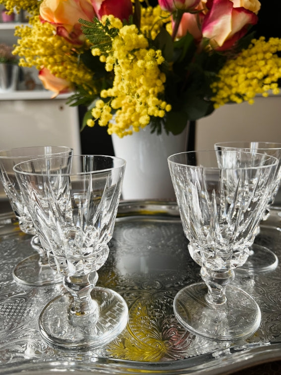 Lot de 4 verres à vin blanc Cristal Saint-Louis modèle Guernesey signés très bon état