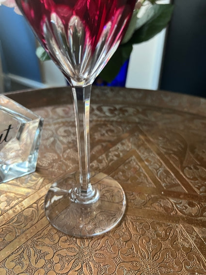 Un verre roemer Cristal Baccarat modèle Genova rouge très bon état