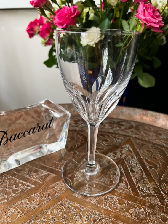 Un verre à eau 17,5 cm Cristal Baccarat modèle Genova très bon état