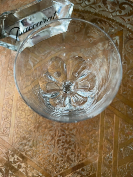 Un verre à eau 17,5 cm Cristal Baccarat modèle Genova très bon état