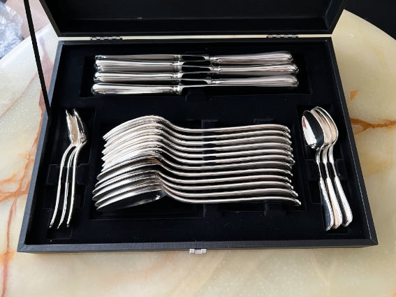 Set de 24 pièces Christofle modèle Spatours métal argenté très bon état avec écrin