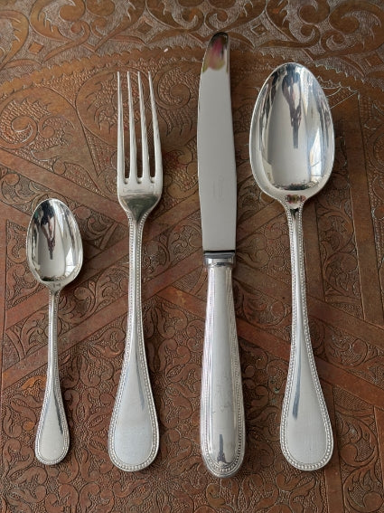 Christofle modèle Perles set de 24 pièces métal argenté très bon état avec écrin