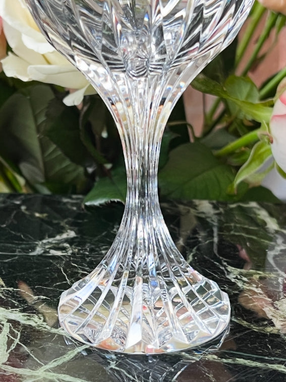 Un verre à vin Cristal Baccarat signé modèle Massena parfait état h 16,5 cm