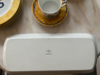 4 tasses à thé, 4 assiettes, un plat à cake Bernardaud modèle Borghese