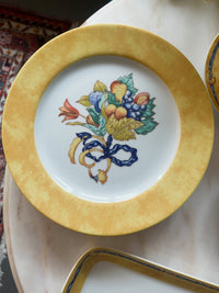 4 tasses à thé, 4 assiettes, un plat à cake Bernardaud modèle Borghese