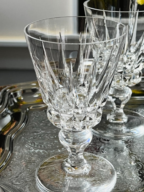 &nbsp;Lot de 4 verres à vin rouge Cristal Saint-Louis modèle Guernesey signés très bon état