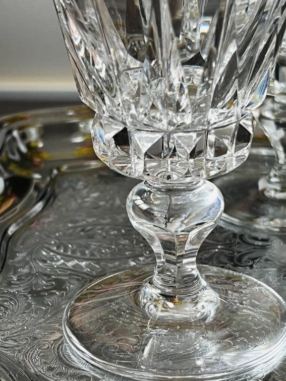 &nbsp;Lot de 4 verres à vin rouge Cristal Saint-Louis modèle Guernesey signés très bon état