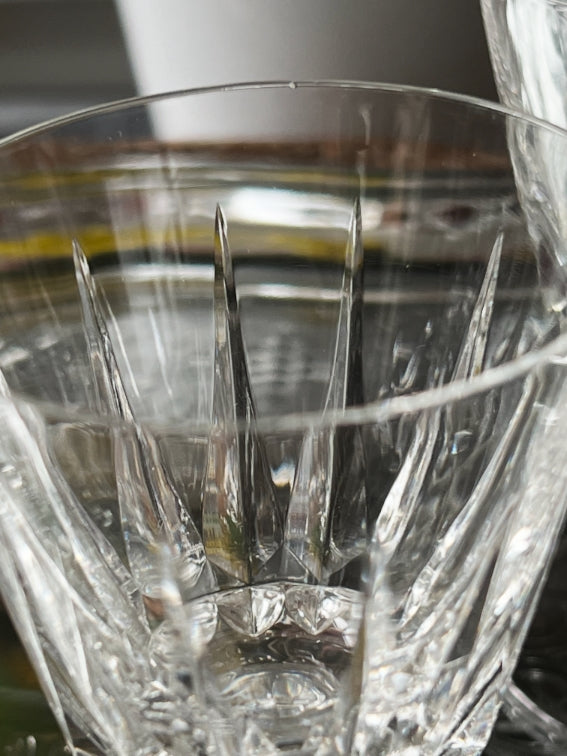 Lot de 4 verres à vin blanc Cristal Saint-Louis modèle Guernesey signés très bon état