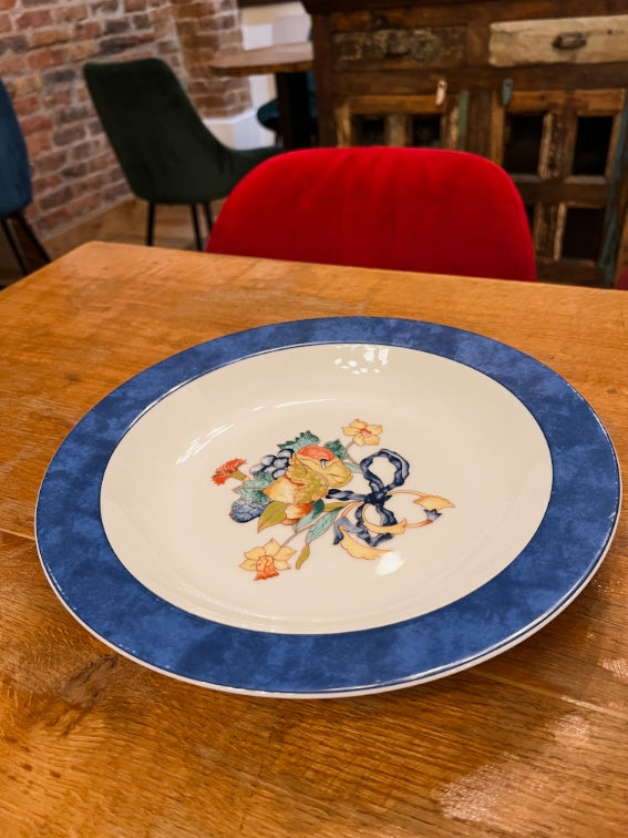 Un plat rond creux Bernardaud modèle Borghese