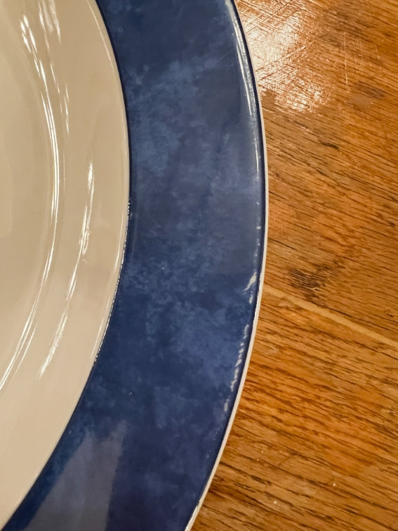 Un plat rond creux Bernardaud modèle Borghese