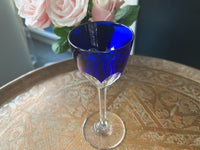 Un verre roemer Cristal Baccarat modèle Genova bleu très bon état