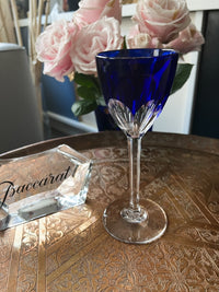 Un verre roemer Cristal Baccarat modèle Genova bleu très bon état