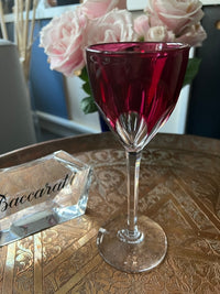 Un verre roemer Cristal Baccarat modèle Genova rouge très bon état