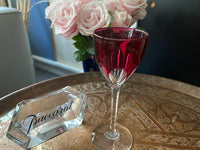 Un verre roemer Cristal Baccarat modèle Genova rouge très bon état