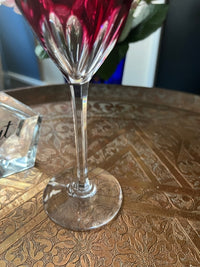 Un verre roemer Cristal Baccarat modèle Genova rouge très bon état