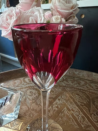 Un verre roemer Cristal Baccarat modèle Genova rouge très bon état