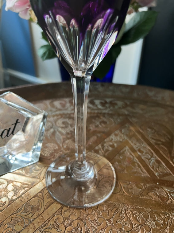Un verre roemer Cristal Baccarat modèle Genova violet très bon état