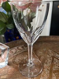 Un verre à vin 16,5 cm Cristal Baccarat modèle Genova très bon état