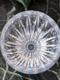 Un verre à vin Cristal Baccarat signé modèle Massena parfait état h 16,5 cm