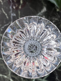 Un verre à vin Cristal Baccarat signé modèle Massena parfait état h 16,5 cm