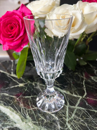 Un verre à vin Cristal Baccarat modèle d'Assas très bon état