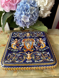 Dessous de plat faïence de Gien décor Renaissance fond bleu