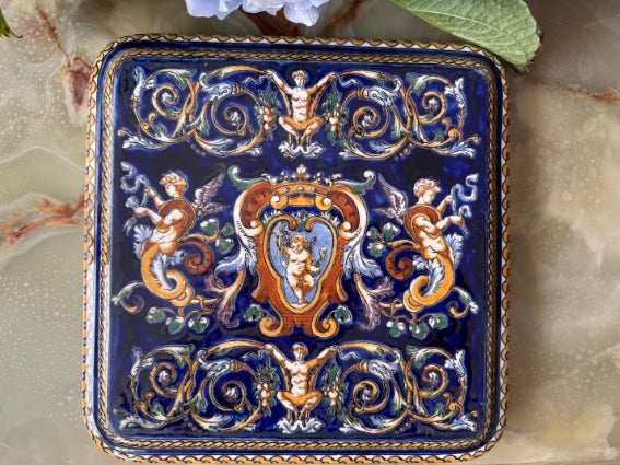 Dessous de plat faïence de Gien décor Renaissance fond bleu
