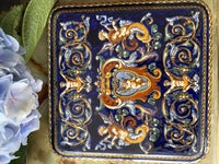 Dessous de plat faïence de Gien décor Renaissance fond bleu