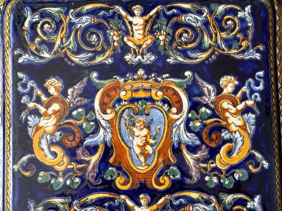 Dessous de plat faïence de Gien décor Renaissance fond bleu