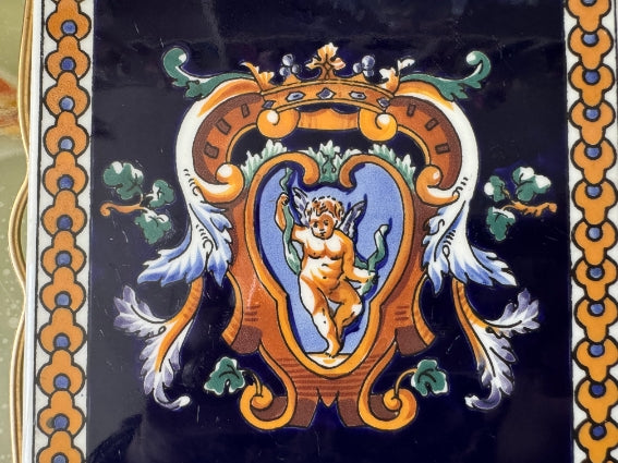 Dessous de plat faïence de Gien décor Renaissance fond bleu support métal