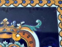 Dessous de plat faïence de Gien décor Renaissance fond bleu support métal