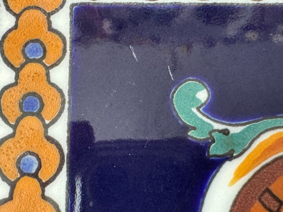 Dessous de plat faïence de Gien décor Renaissance fond bleu support métal