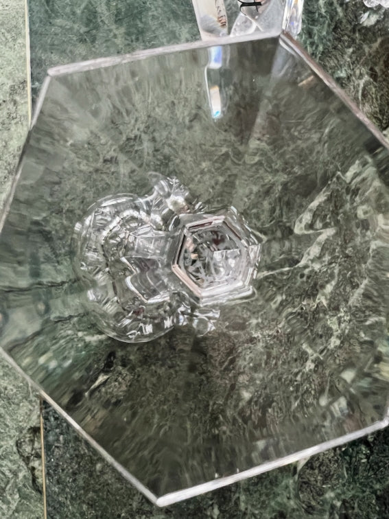 Un verre à vin Cristal Baccarat modèle Malmaison très bon état 17,3 cm