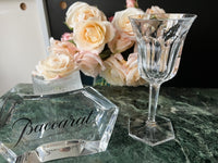 Un verre à vin Cristal Baccarat modèle Malmaison très bon état 15,5 cm