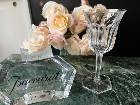 Un verre à vin Cristal Baccarat modèle Malmaison très bon état 15,5 cm